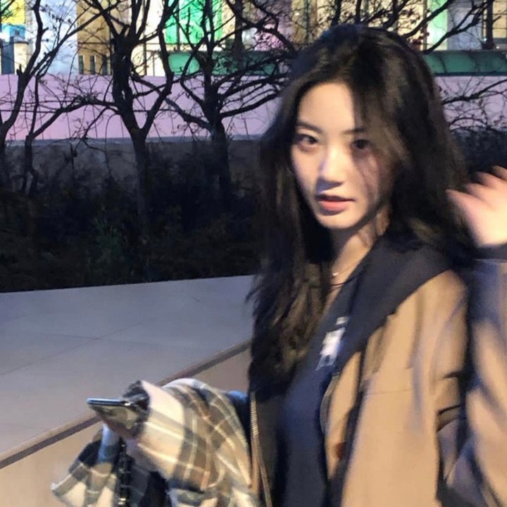 照片里的伴娘